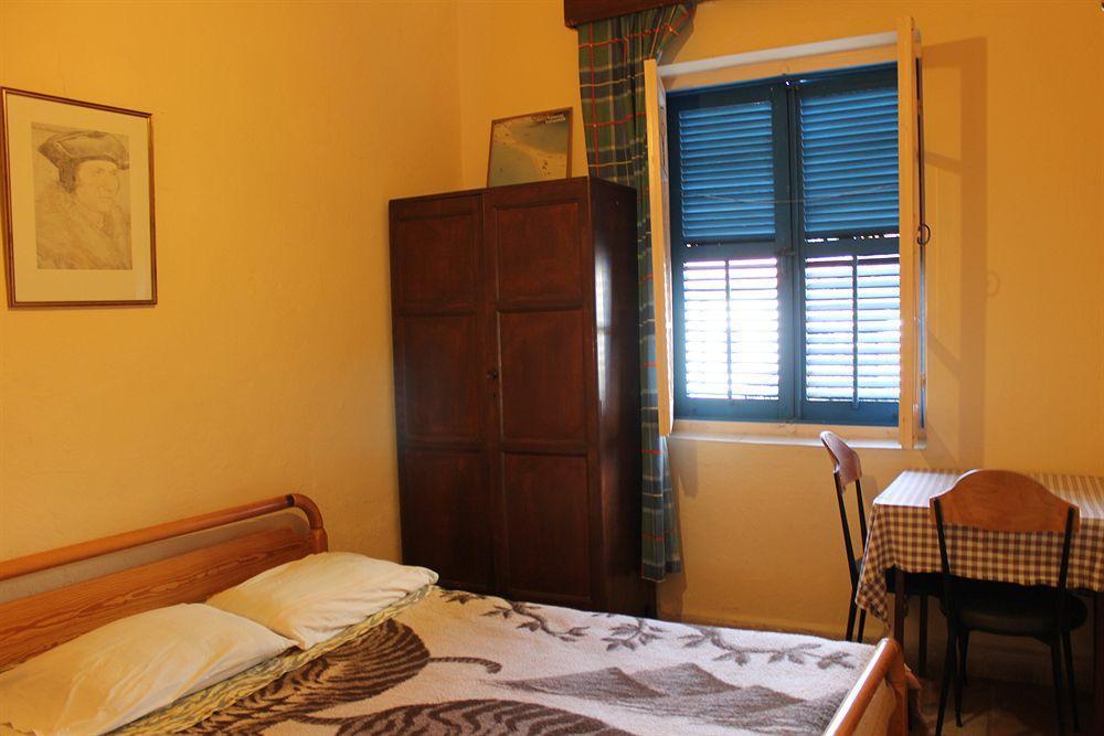 Hostel Trianon Paphos Exterior foto