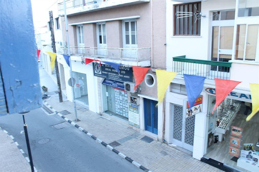 Hostel Trianon Paphos Exterior foto