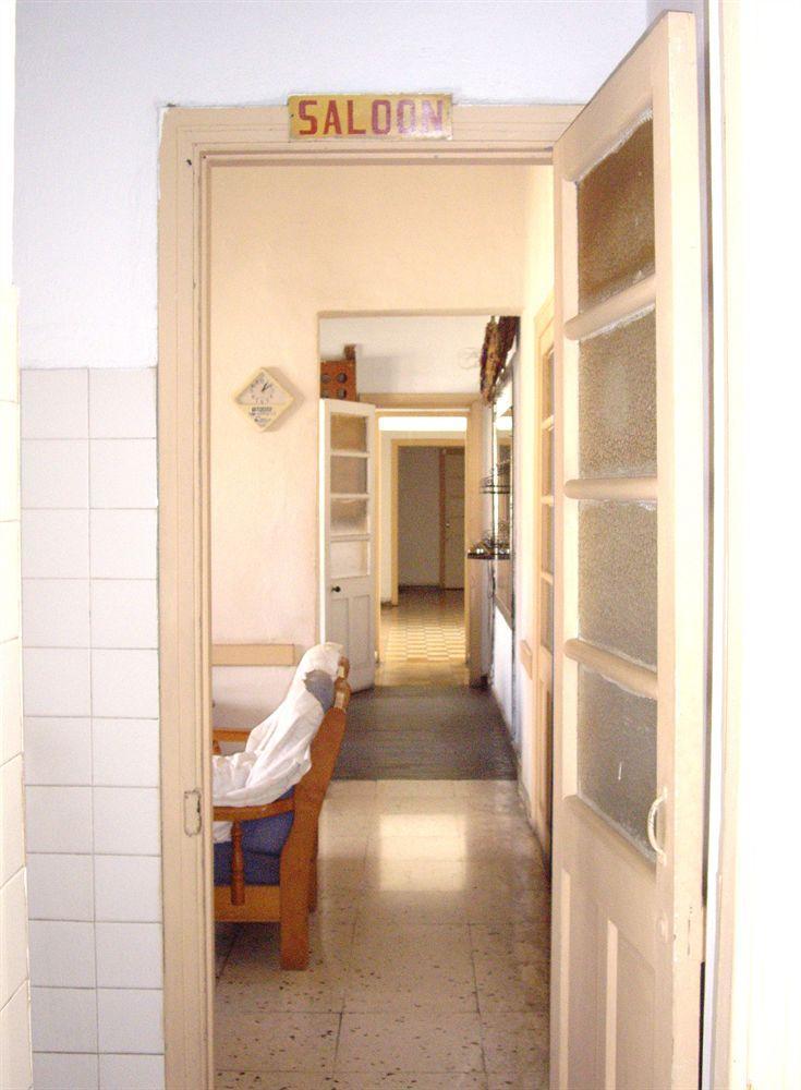 Hostel Trianon Paphos Exterior foto