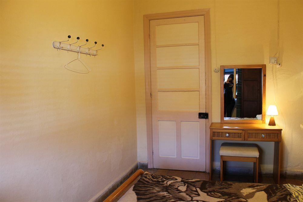Hostel Trianon Paphos Exterior foto