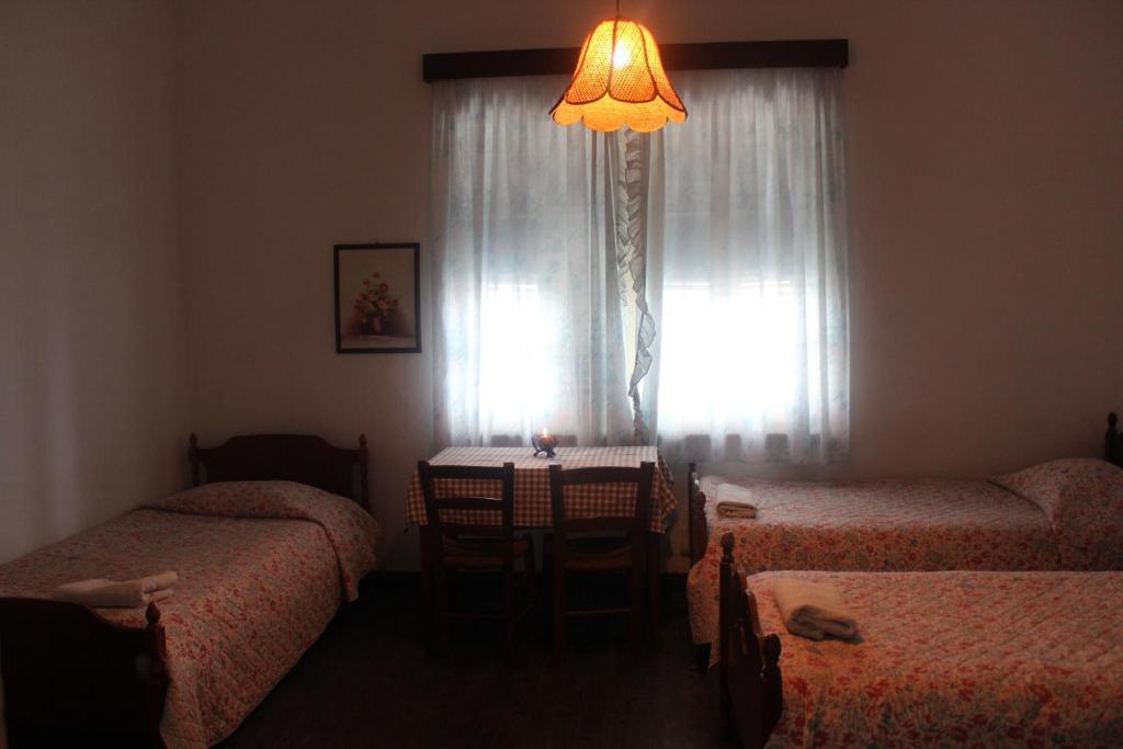 Hostel Trianon Paphos Zimmer foto