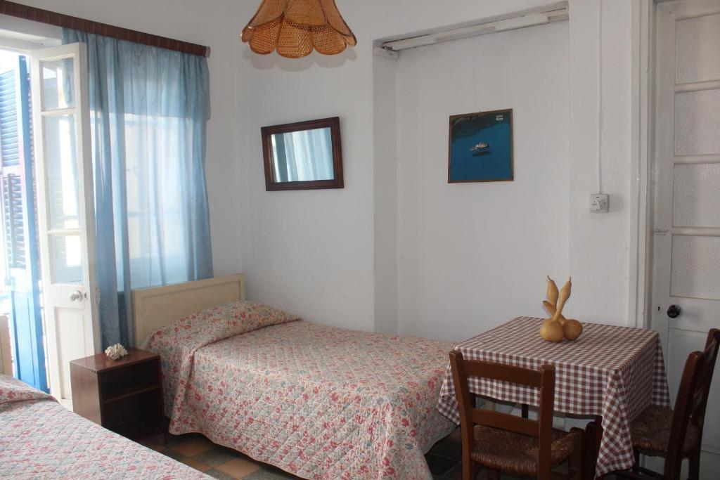 Hostel Trianon Paphos Zimmer foto