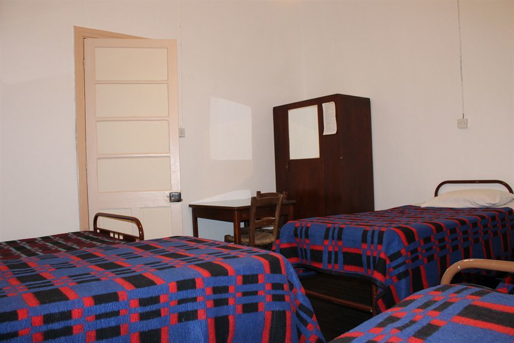 Hostel Trianon Paphos Exterior foto