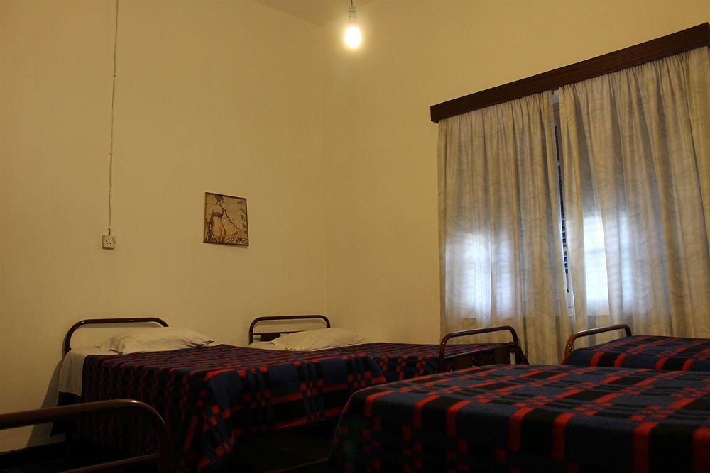 Hostel Trianon Paphos Exterior foto