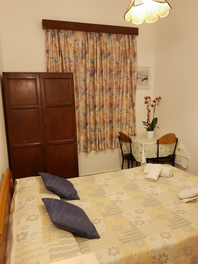 Hostel Trianon Paphos Exterior foto
