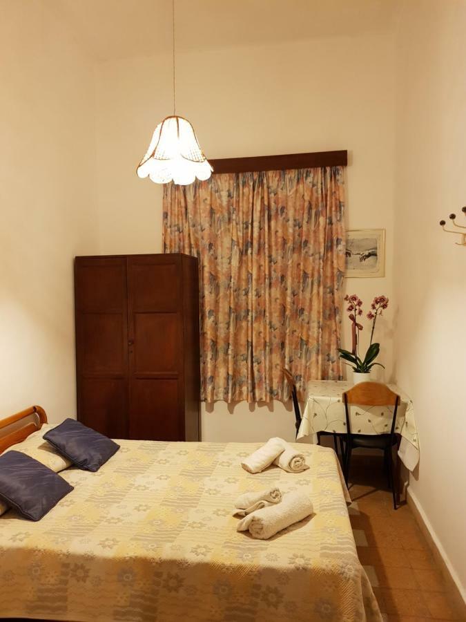 Hostel Trianon Paphos Exterior foto