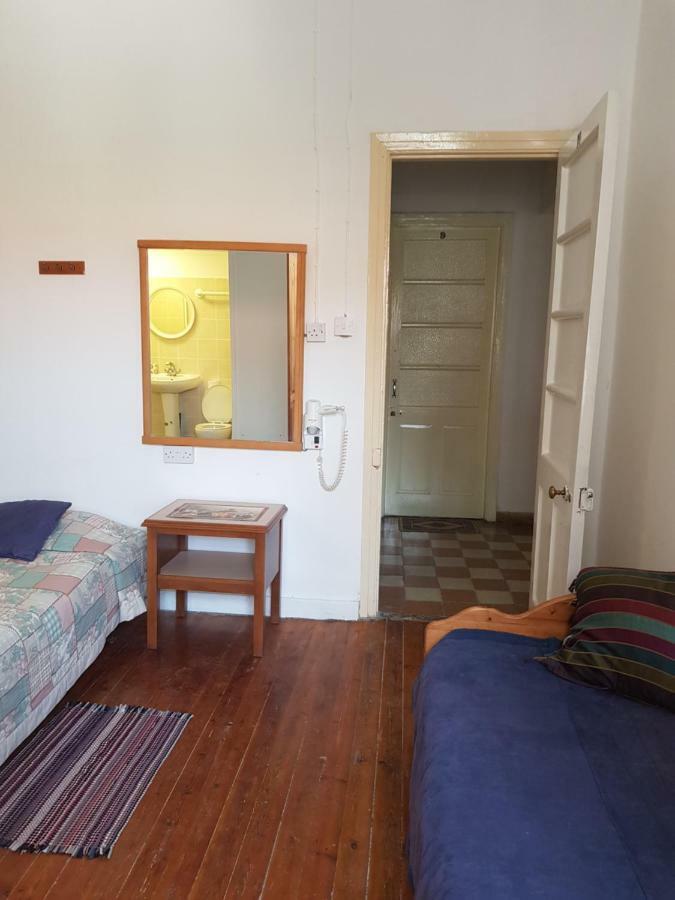 Hostel Trianon Paphos Exterior foto