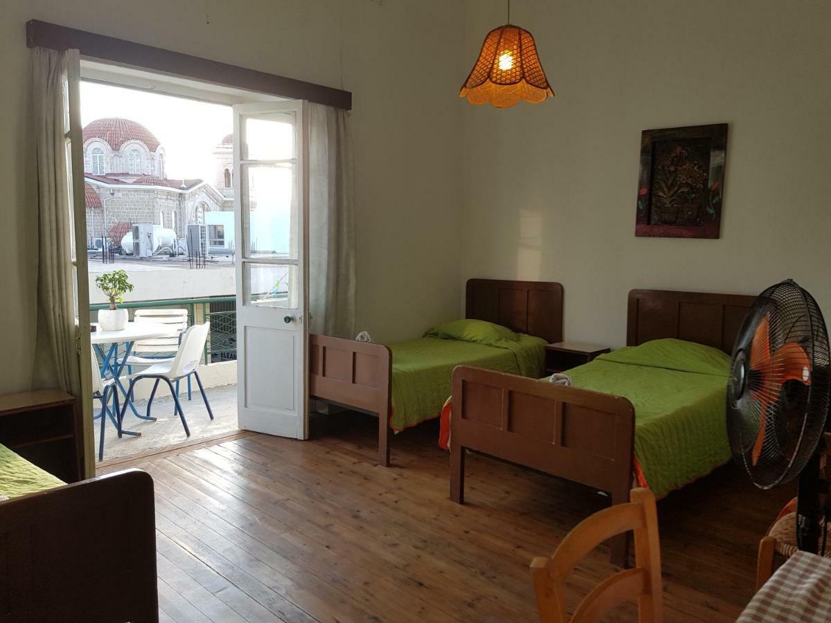 Hostel Trianon Paphos Exterior foto